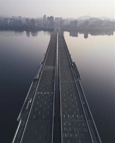 Bridge in Seoul, South Korea (Photo: rkrkrk) [1080x1349] : r/InfrastructurePorn