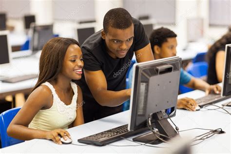 Groupe Tudiants Africains Universitaires Dans La Salle Informatique