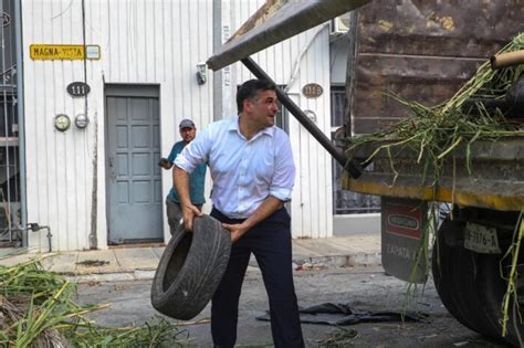 Bloquenan Con Basura Entrada De Casa De Presidente Del Congreso Local