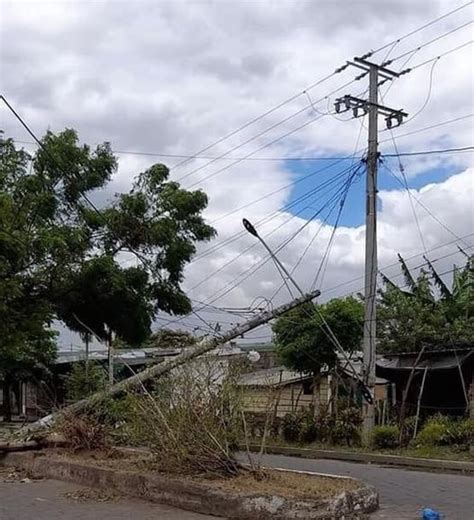 Fuertes Vientos Derriban Un Poste De Tendido El Ctrico En Chinandega