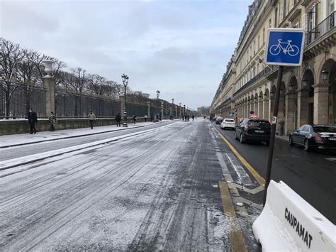 Neige et verglas les pistes cyclables de Paris sont elles oubliées du