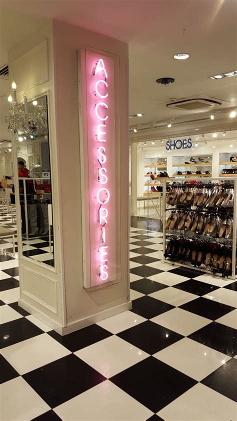 Forever 21 Signage Signage Design Inspiration Design