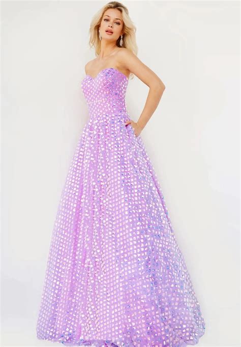 Unique 2023 Prom Dresses: Stand Out at Prom