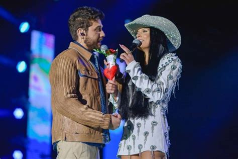 Gustavo Mioto E Ana Castela Se Beijam Durante Show Veja OFuxico