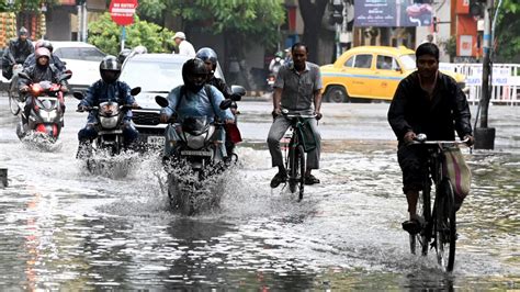 West Bengal Weather ঘূর্ণাবর্তের সঙ্গে রয়েছে মৌসুমী অক্ষরেখা একনজরে বাংলার জেলাগুলির