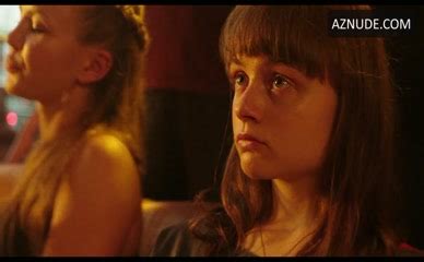 Elina Vildanova Lena Klenke Lena Urzendowsky Bikini Breasts Scene In Cocoon Aznude
