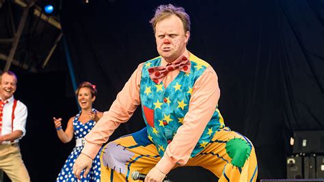 Justin Fletcher — All About The Mr Tumble Star What To Watch