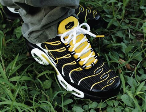 Nike Air Max Plus Tn1 Black Tour Yellow Dq3983 001