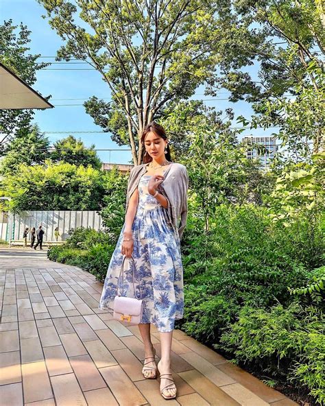 石井里奈さんのインスタグラム写真 石井里奈instagram「アフタヌーンティーの時のコーデ🫶夏用のガーディガンが大活躍だった🥹🩵