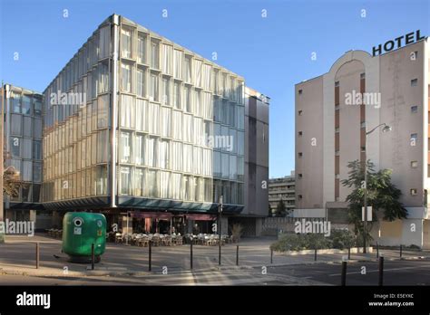 Angle rue du chateau des rentiers et rue regnault hi-res stock