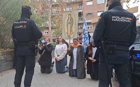 Aborto en España Gobierno moviliza a 20 policías ante 10 jóvenes que