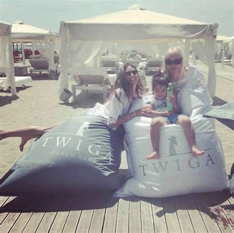 Elisabetta Gregoraci In Bikini Weekend Di Relax A Forte Dei Marmi Con La Famiglia Gentevip It