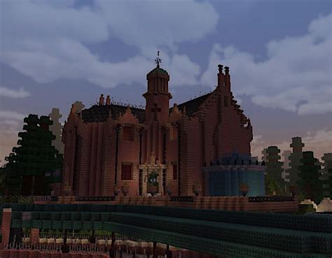 Minecraft Haunted Mansion WDW that i made, currently learning how to actually use command blocks ...