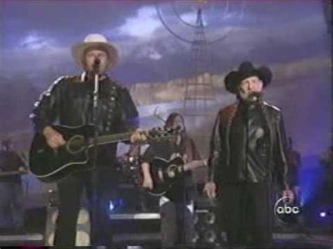 Willie Nelson / Toby Keith- Beer For My Horses Chords - Chordify