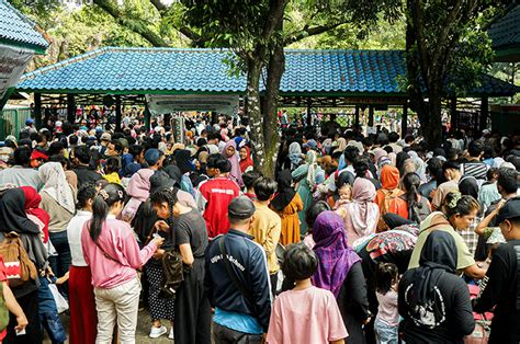 Hari Ketiga Lebaran Ribuan Pengunjung Padati Taman Margasatwa Ragunan