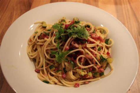 Spaghetti mit Lauch Zucchini Soße Rezept kochbar de