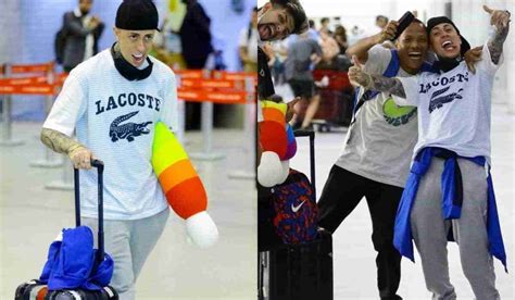 Mc Daniel Tira Foto Com Os Fãs Em Aeroporto Do Rio De Janeiro