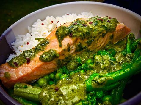 Thai Food Made Easy | SALMON WITH THAI GREEN CURRY SAUCE