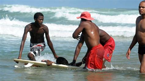 Tragödie vor südafrikanischer Küste Hai zerfleischt Schwimmer n tv de