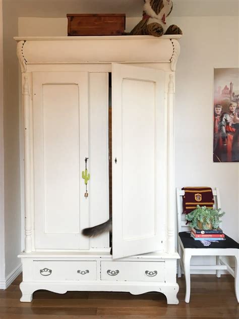 How This Mom Turned A Closet Into The Coolest Secret Room Ever For Her