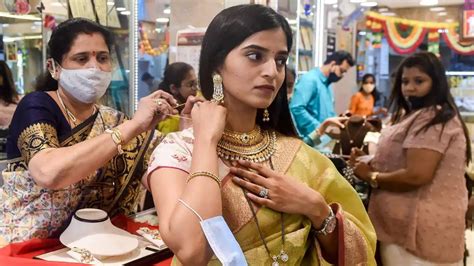 Gold Price Today బగర పరయలక గడనయస తగగన పసడ ధరల