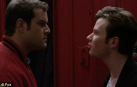 Glee S Kurt Gets First Gay Kiss But NOT From His Teenage Dream Daily Mail Online