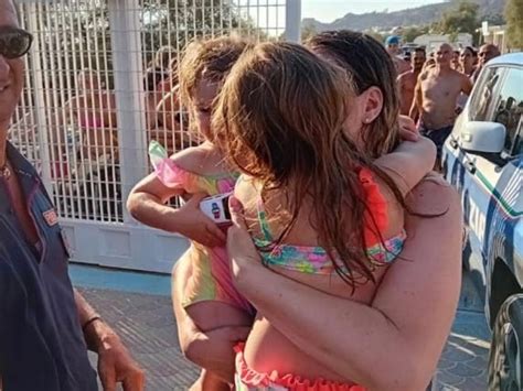 Gallipoli Bimba Di 6 Anni Si Perde In Spiaggia E Percorre Oltre 2 Km A