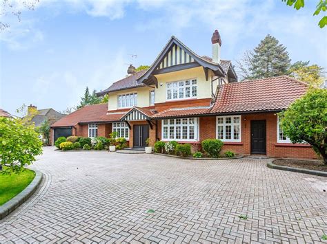 5 Bed Detached House For Sale In Parkstone Avenue Emerson Park Rm11 £