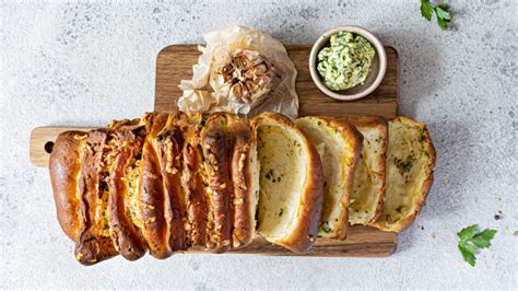 Cheesy Pull-apart Garlic Bread | Scratch Pantry