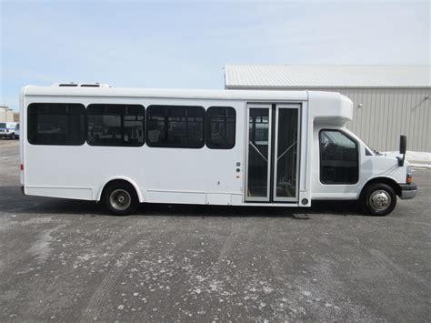 2015 Glaval Chevrolet 4500 19 Passenger And 2 Wheelchair Shuttle Bus