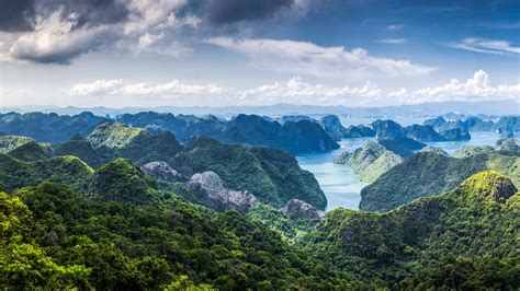 Scenic view over Hạ Long Bay from Cát Bà Island Vietnam Windows