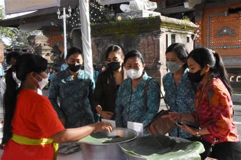 TP PKK Provinsi Bali Gelar Pasar Rakyat Berbelanja Dan Berbagi Di