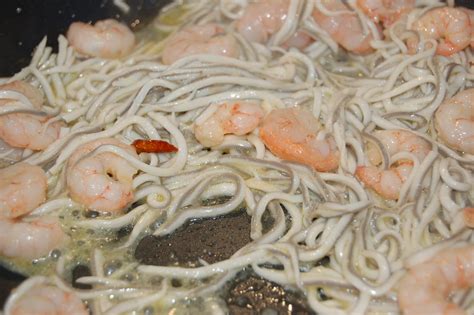 Revuelto De Ajetes Gulas Y Gambas Aderezando Mi Cocina