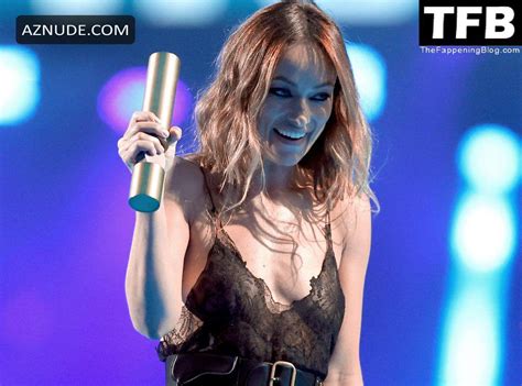 Olivia Wilde Flashes Her Nude Breasts At The People S Choice Awards At People S Held Barker