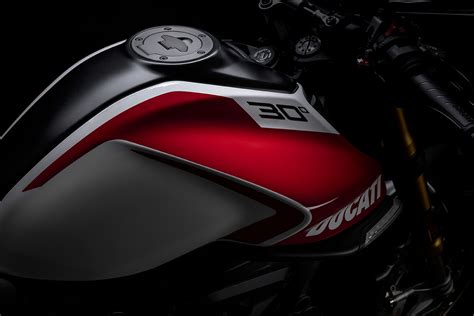 Monster Th Anniversario Ducati Celebrates The Motorcycle Symbol Of The Naked World Motor