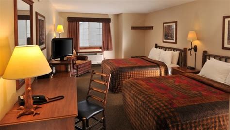 Rooms and Suites | Stoney Creek Hotel Wausau - Rothschild