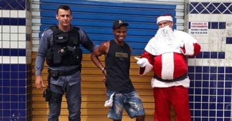 Policial Vestido De De Papai Noel Prendeu Fugitivo Da Justi A Durante A