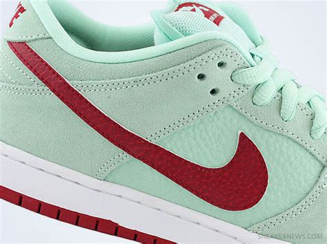 Nike Sb Dunk Low Medium Mint Gym Red