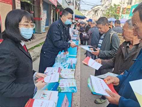 为群众办实事 普法宣传进场镇，服务群众“零距离” 澎湃号·政务 澎湃新闻 The Paper