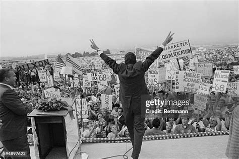 Nixon Peace Sign Photos and Premium High Res Pictures - Getty Images