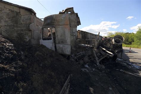 Un Cami N Se Empotra Contra Una Vivienda Comienza A Arder Y Propaga El