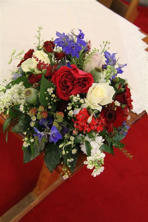 A beautiful posy of Remembrance was placed on the Registrars Table ...