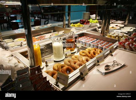 Emirates business class lounge terminal 3 dubai Stock Photo - Alamy