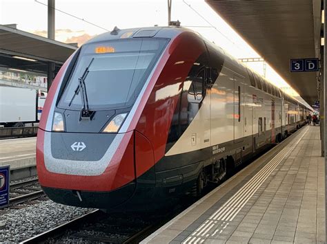 Sbb Rabde Als Ic Nach Brig Am Im Bahnhof Spiez