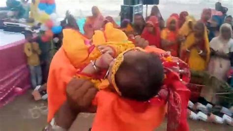 Devotees Danced In The Devotion Of Lord Krishna Video Dailymotion