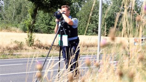 Blitzer A4 Dresden Polizei Kontrolliert Geschwindigkeit Am Wilden Mann