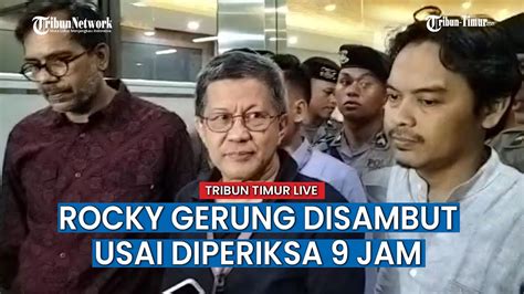 Rocky Gerung Disambut Simpatisan Teriakkan No Rocky No Party Usai