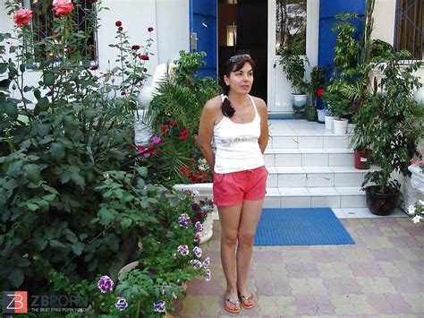 Mature Hotwife Irina Posing Outdoor ZB Porn