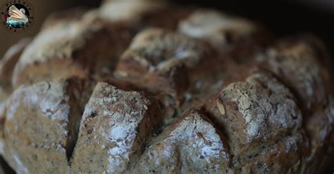 Pain Cocotte Au Levain Et Noisettes Torr Fi Es De A Prendre Sans Faim