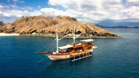 Sewa Kapal Phinisi Osiana Alo Liveaboard Labuan Bajo Small Phinisi